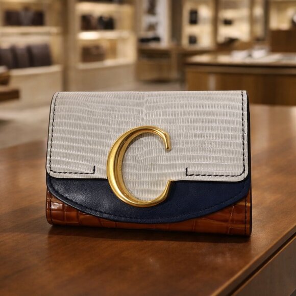 Chloé Small C Tri-Fold Wallet - Picture 2 of 7